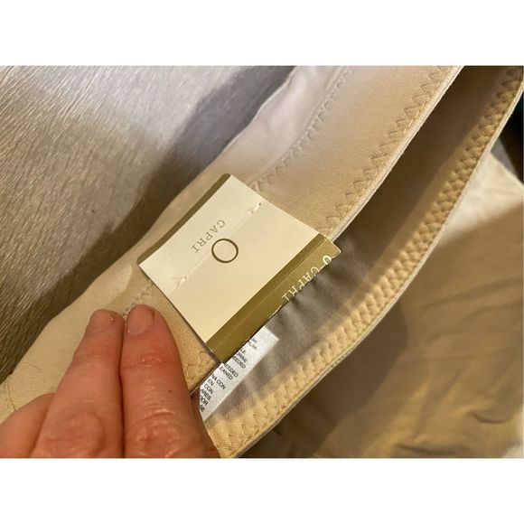 Chico's NWT Perfect Soft Stretch Capri Crop Taupe, Sz 0 (US 4), MP $55 - Picture 5 of 11